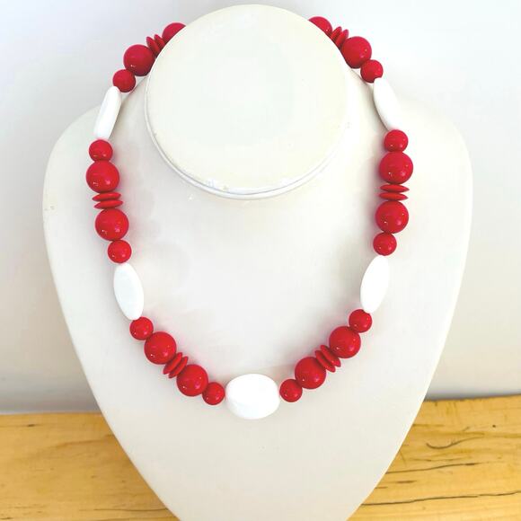 Vintage Chunky Red White Beaded Necklace Ball Disk Bead Resin - Picture 1 of 8